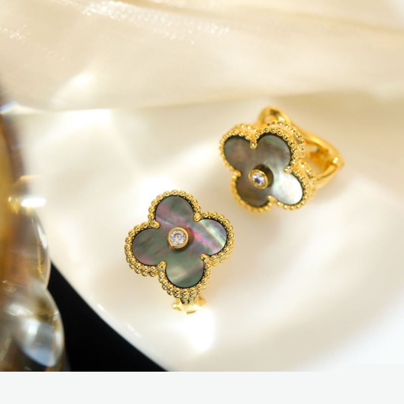 Ba*len*cia*ga earrings